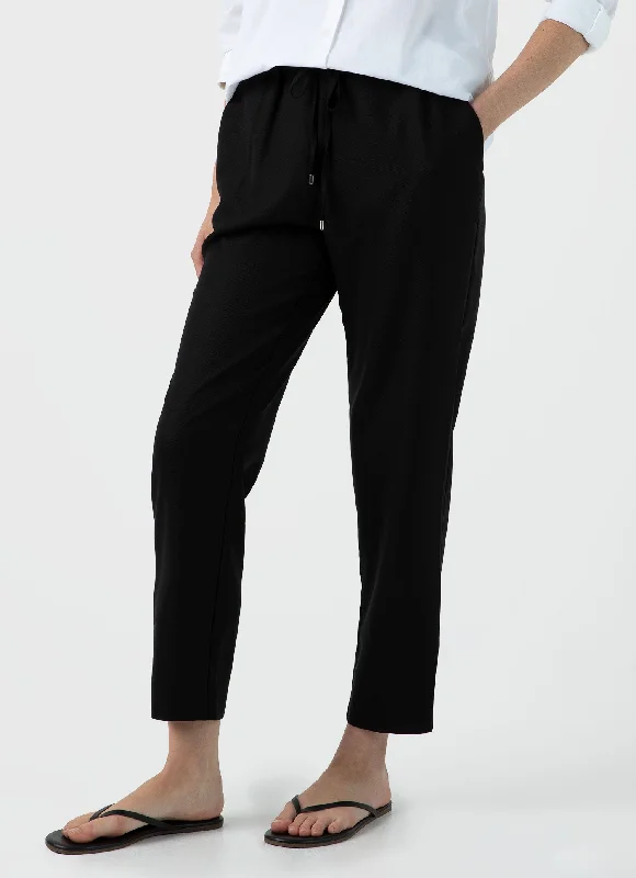 Women's Functional Outdoor Garments Women's Drawstring Tapered Trouser in Black