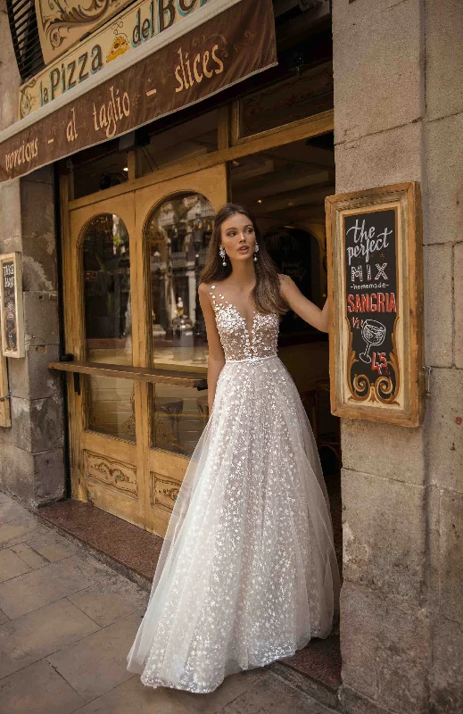 Women's Formal Event Outfit A-Line Lace Wedding Dresses Women's Deep V Neck Beach Wedding Dresses Boho Floor Length Glamorous Plus Size Bridal Dresses